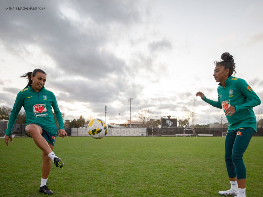 Com passagem de bastão, Marta lidera geração em última Copa do Mundo