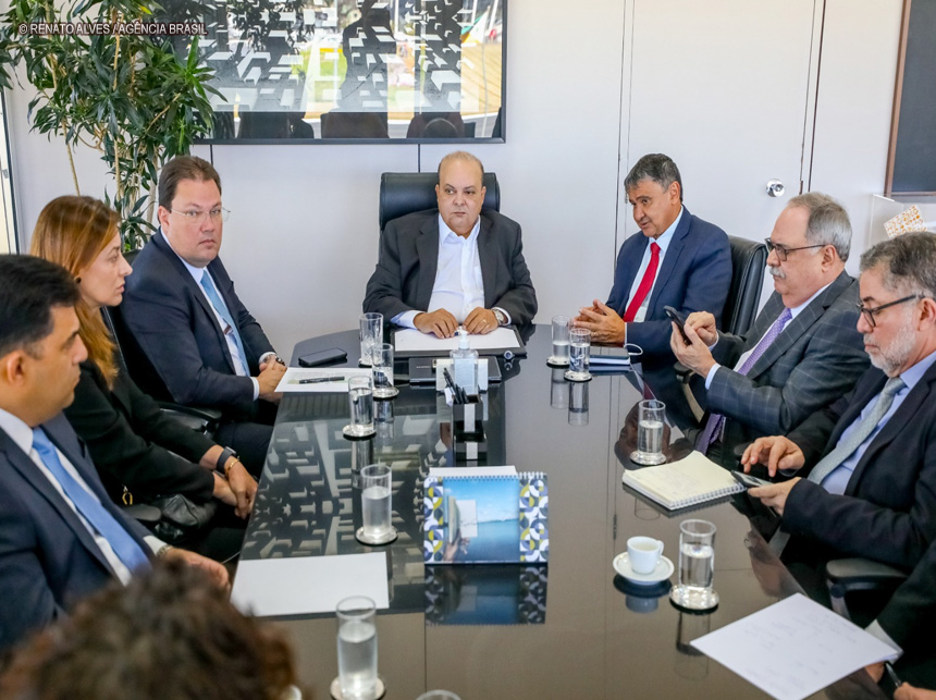 Ibaneis firma parceria com governo federal para fortalecer políticas sociais