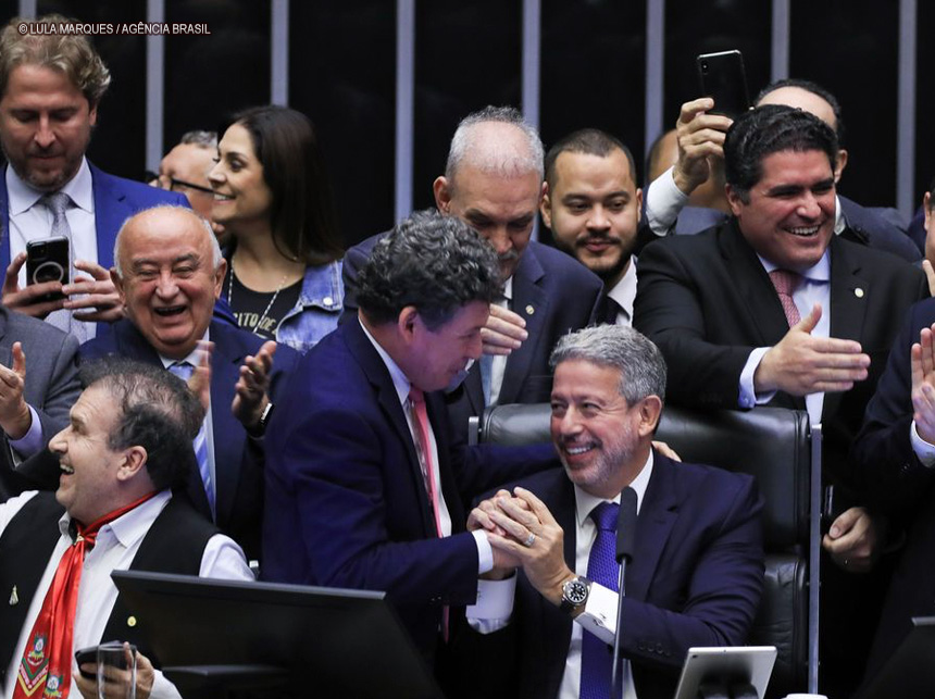 Câmara aprova PEC da reforma tributária em dois turnos