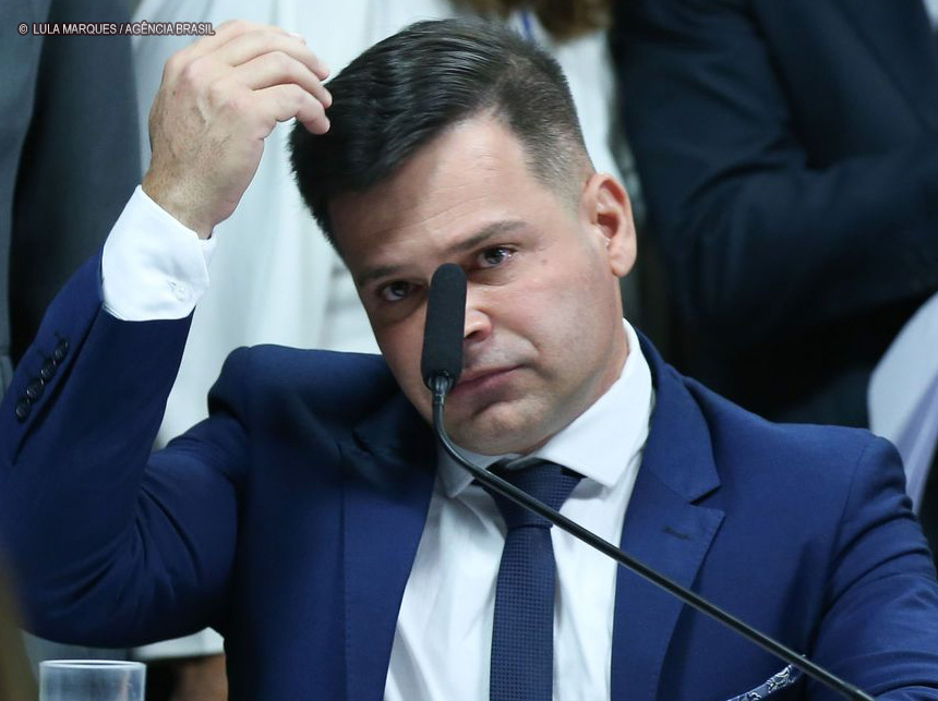 A casa caiu? MP pede ao TCU que cancele aposentadoria concedida a ex-diretor da PRF