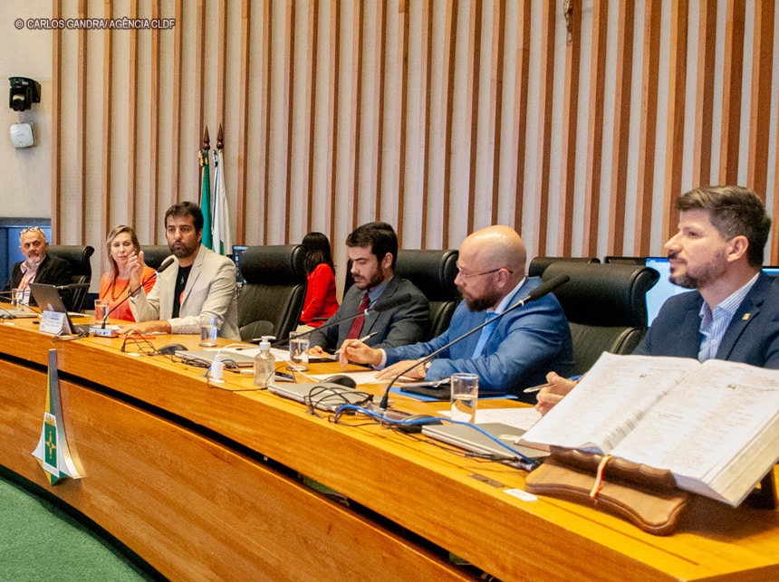 CLDF: Saúde nega terceirização de laboratórios, mas GDF faz estudos para subcontratar serviços radiológicos