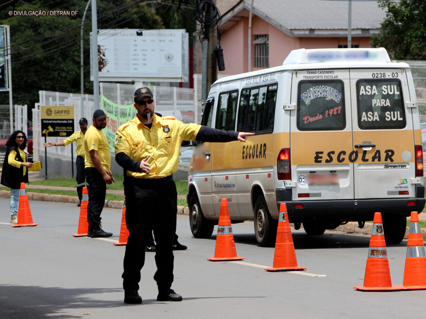 Fique alerta ao contratar serviços de transporte escolar