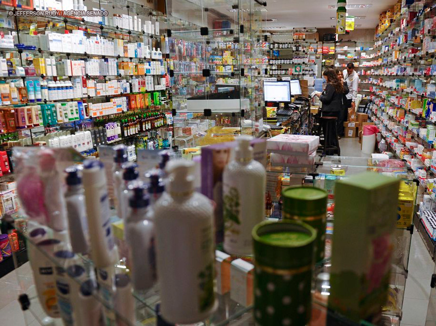 Farmácias habilitadas podem realizar exames clínicos a partir desta terça(1º)