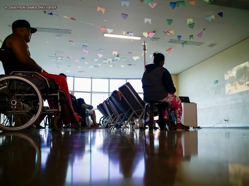 Projeto leva cinema e alegria a pacientes internados no HRSM