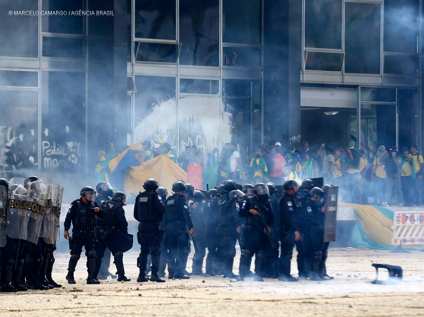 Condutas de PMs em 8 de janeiro são alvo de operação da PF e PGR