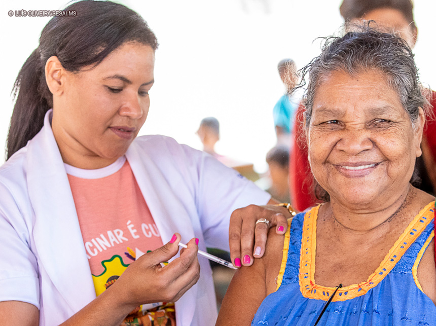 Vacina é a principal medida para evitar a Covid-19