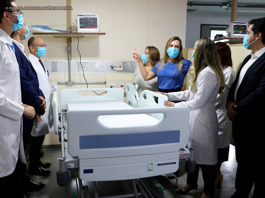 Celina Leão participa de entrega de novos leitos de UTI Coronariana no Hospital de Base