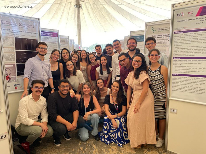 Alunos de medicina e de enfermagem do DF participam de congresso