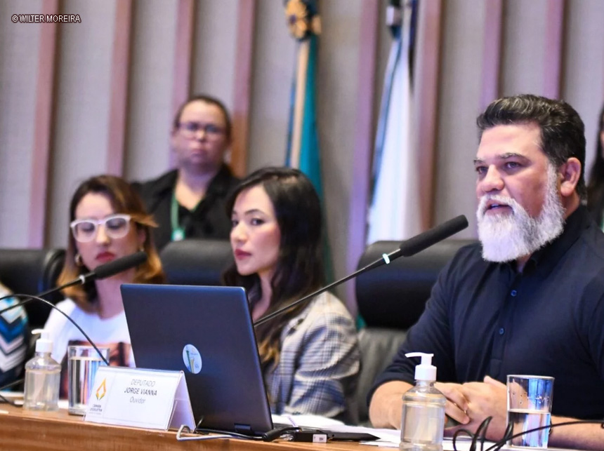 Jorge Vianna homenageia profissionais da enfermagem forense