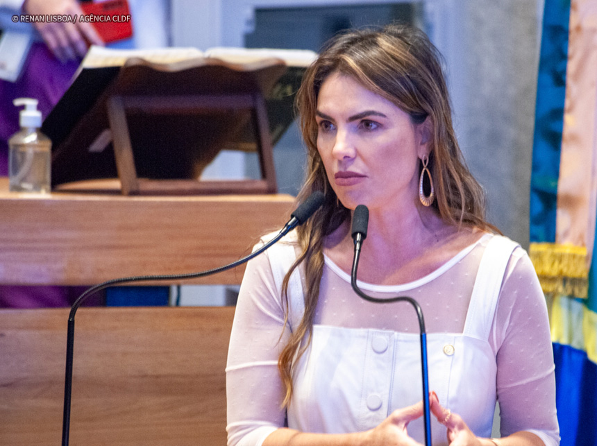 Paula Belmonte pede nomeação de profissionais de saúde