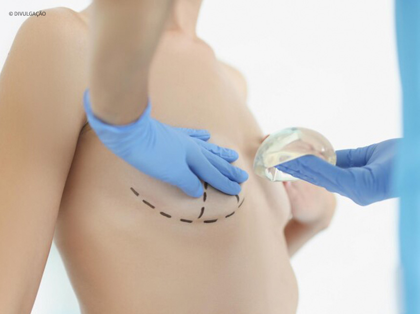 Garantida por lei, reconstrução de mama é opção para homens e mulheres que enfrentaram tratamento contra o câncer de mama