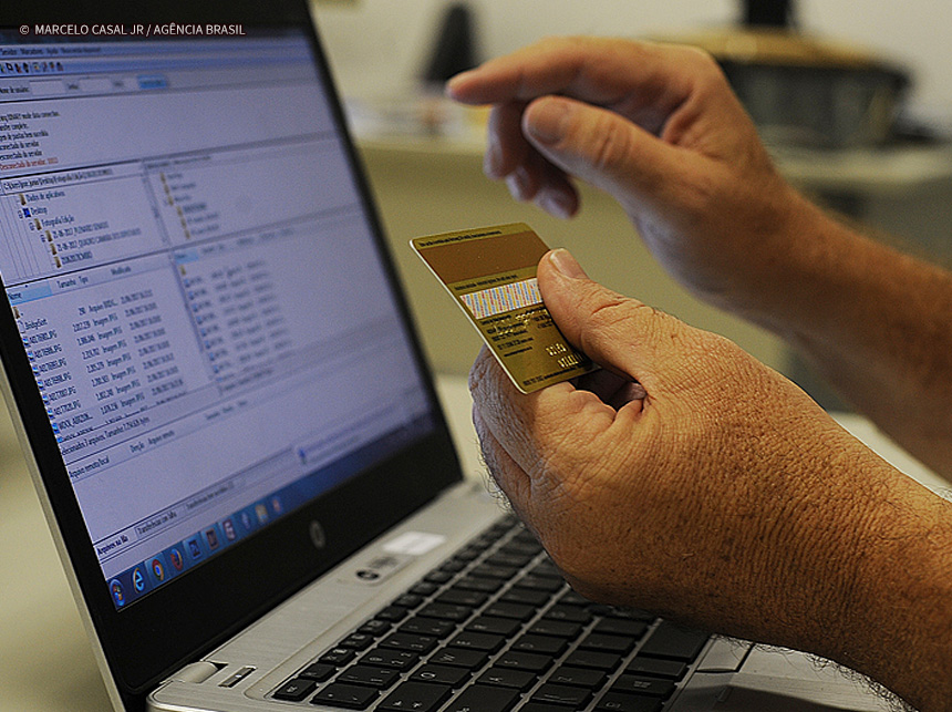 Crimes virtuais causam danos financeiros e morais. Veja como se proteger