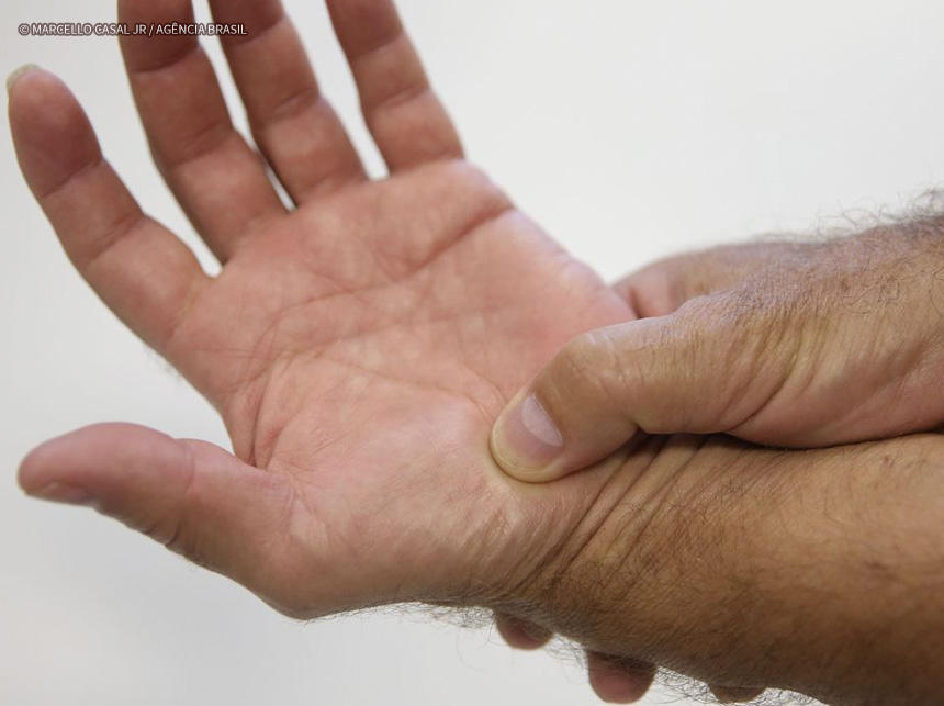 Mais de 15 milhões de brasileiros sofrem com doenças reumáticas