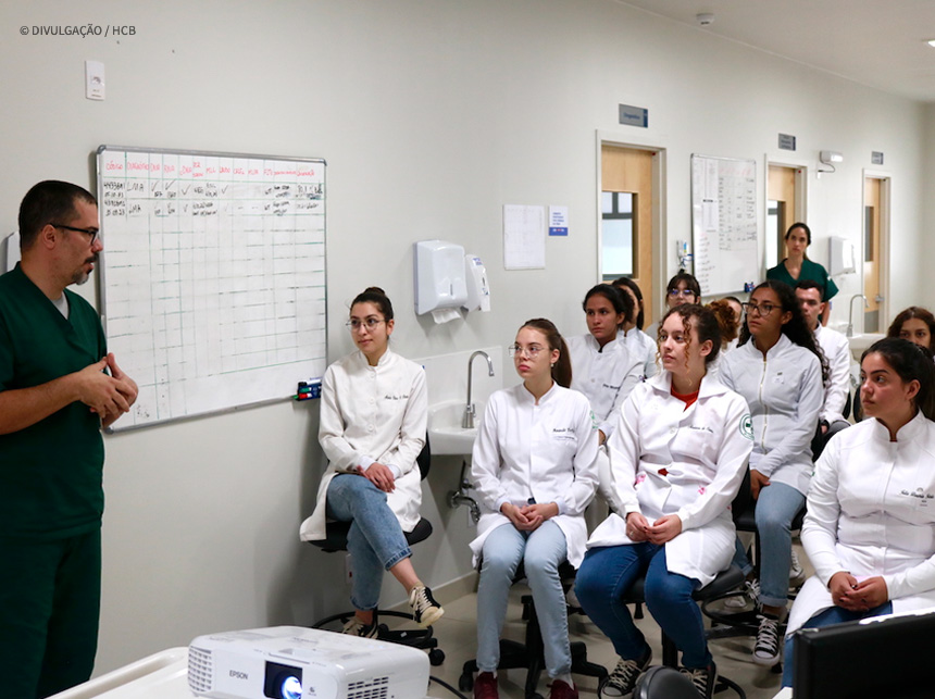 Estudantes de graduação conhecem área do HCB voltada à pesquisa