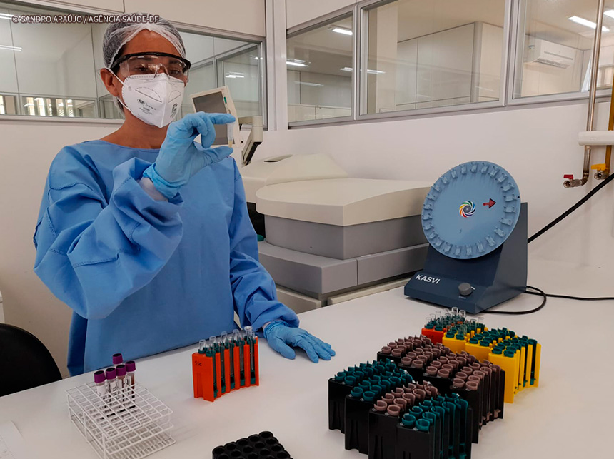 Lacen-DF faz acompanhamento terapêutico de precisão para pacientes oncológicos