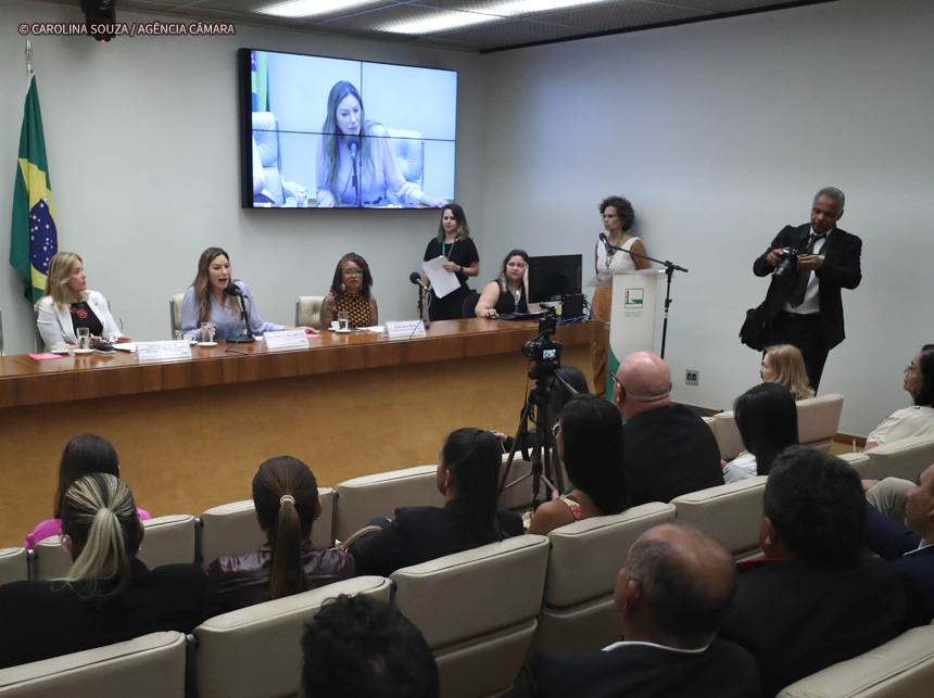 Especialistas apontam que mulheres negras têm menos oportunidades de tratar câncer do que brancas