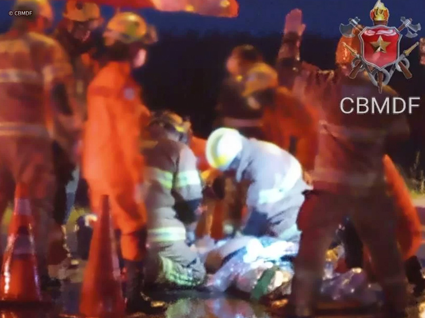 Ônibus de turismo tomba e deixa ao menos 5 mortos e 18 feridos no DF ao fugir de escolta