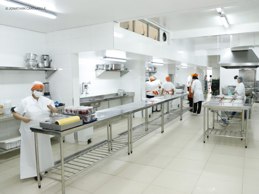 Reformada, cozinha do HRSam garante mais segurança no preparo de alimentos