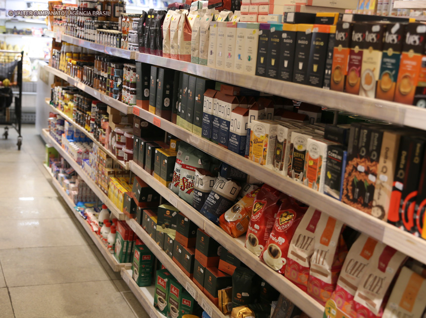 Novas regras para rótulos de alimentos valem a partir de hoje