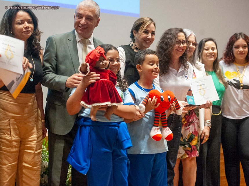 CLDF premia projetos de boas práticas em saúde mental nas escolas