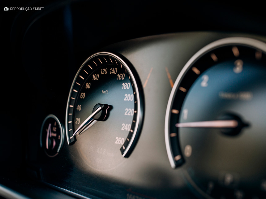 Consumidora que adquiriu veículo com quilometragem adulterada deve ser indenizada