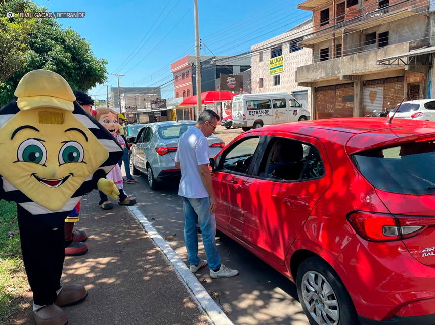 Campanha de trânsito é reforçada antes da volta das chuvas no DF
