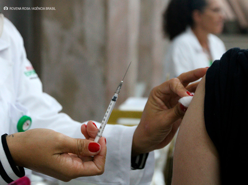 Estudo alerta para necessidade de doses de reforço contra covid-19