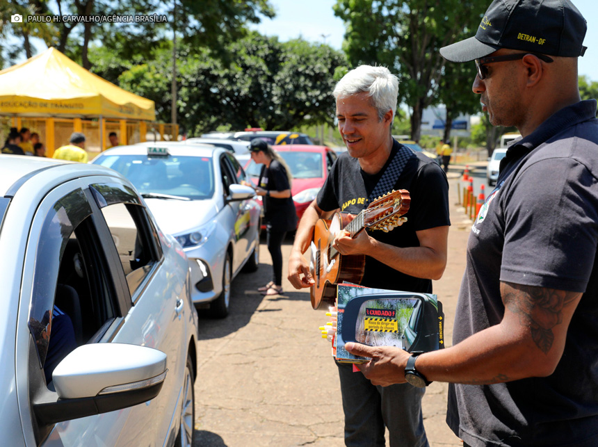 Blitz educativa alerta condutores para o período de chuvas