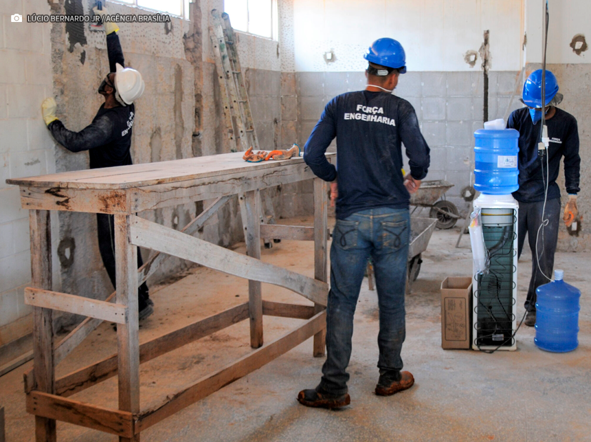 Vagas para pedreiro estão entre as 325 oportunidades desta terça (21)