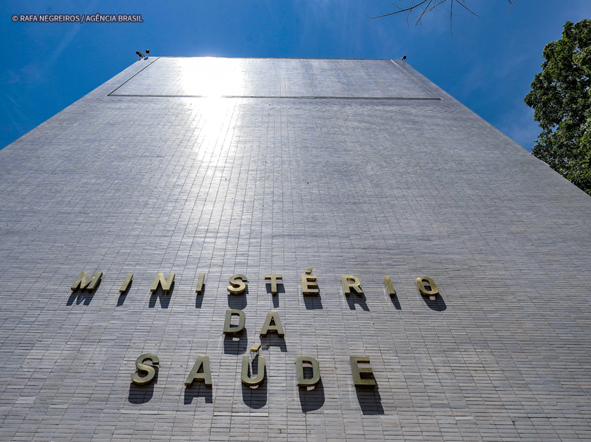 Saúde quer imunizar 28 milhões de animais contra raiva em todo o país