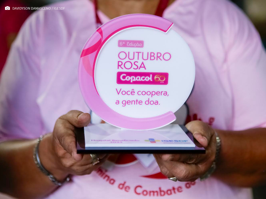 Copacol realiza a entrega do cheque da 6ª edição da campanha Outubro Rosa