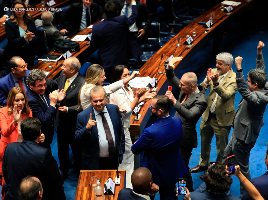 Senado aprova texto-base da reforma tributária em primeiro turno