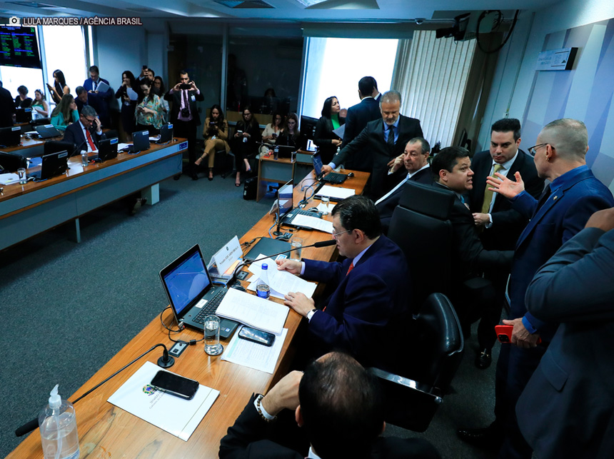 CCJ do Senado aprova reforma tributária