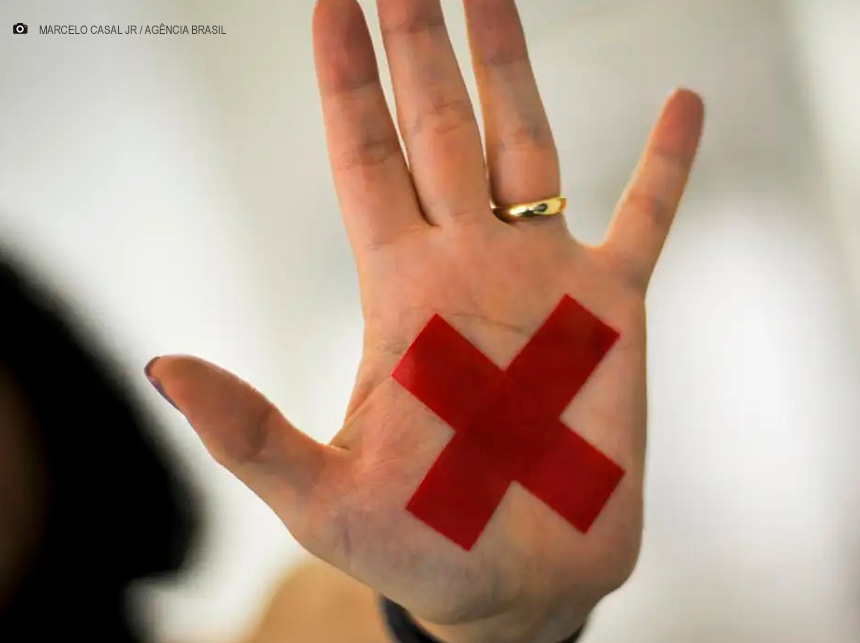 Violência contra a mulher: Ibaneis sanciona lei que estabelece o programa Banco Vermelho