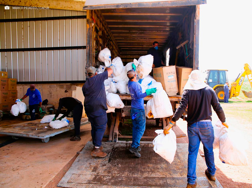 Caesb realiza coleta de resíduos especiais para destinação adequada