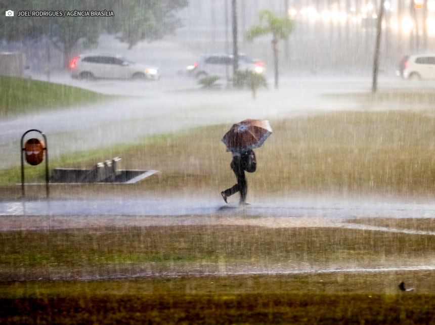 Com volta das chuvas, cidadão tem canais diretos de emergências e serviços