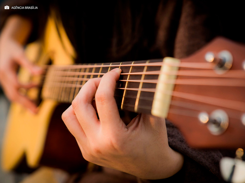 Secretaria abre inscrições para aulas gratuitas de violão