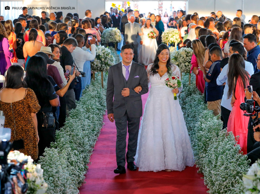 51 casais oficializam a união em casamento comunitário no Pontão