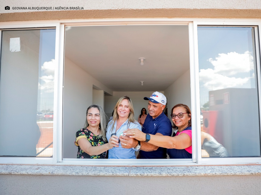 Com investimento de R$ 4,6 Celina Leão garante o sonho da casa própria para 40 famílias