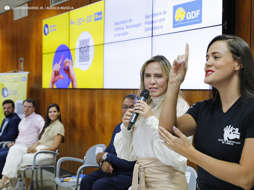 DF Libras CIL Online: Aplicativo garante atendimento virtual em Libras em tempo integral em órgãos do GDF
