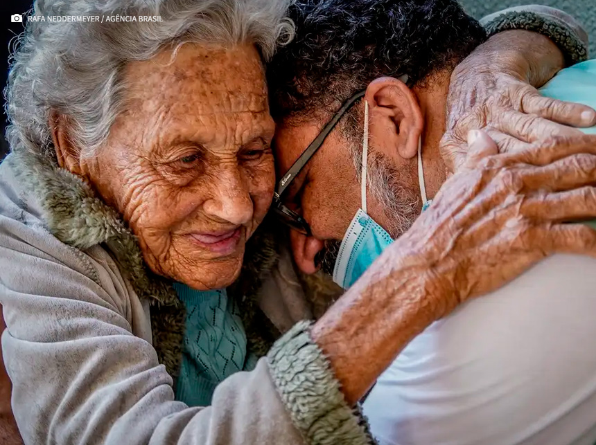 Ao menos 73% dos custos com demência estão com famílias, revela estudo
