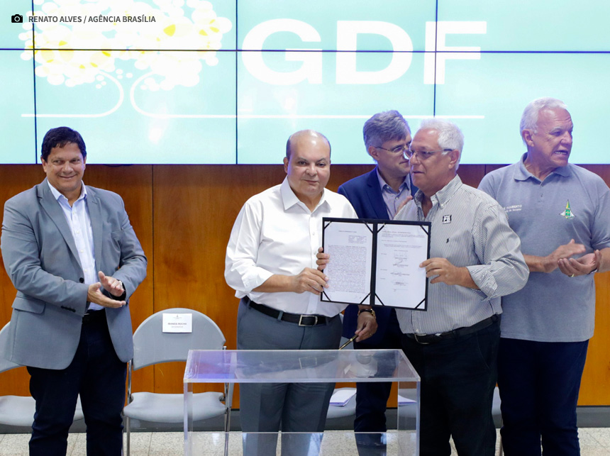 Ibaneis leva regularização a mais de 20 mil moradores de chácaras e condomínios