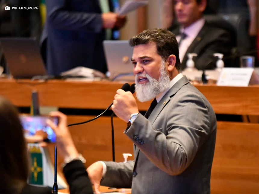 Lei originada em PL de Jorge Vianna assegura assistência médica prioritária para mulheres que sofreram violência