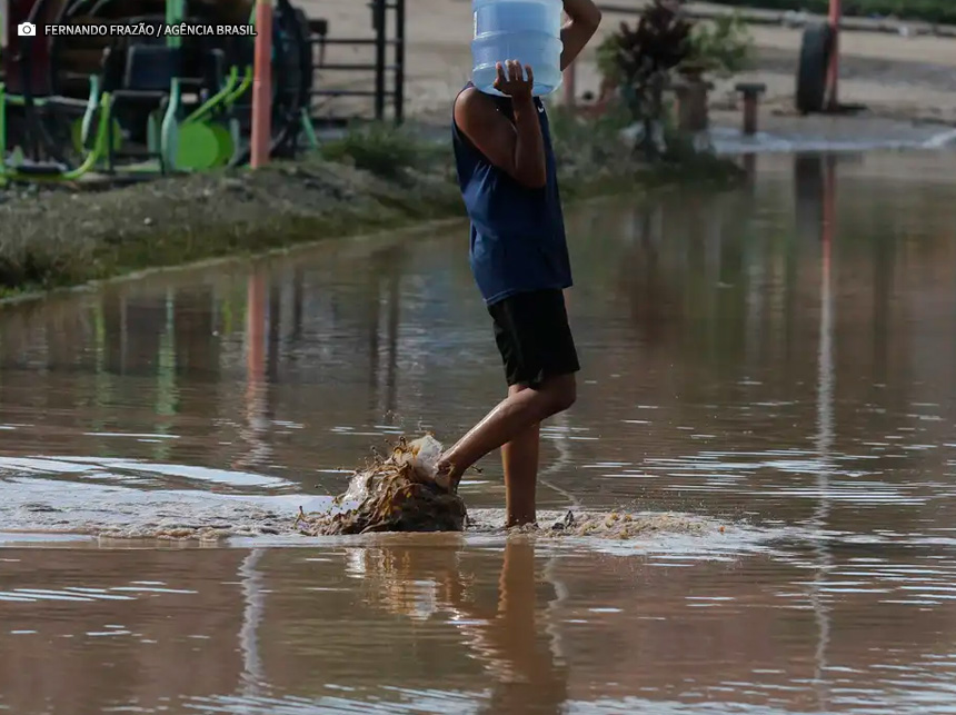 Especialistas alertam sobre risco de doenças trazidas por chuva forte