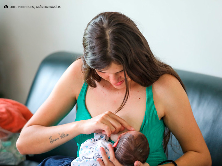 Lei proposta por Jorge Vianna garante que servidoras lactantes tenham 2h da jornada de trabalho dedicadas à amamentação