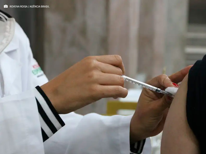 BNDES investe em vacina contra covid-19 desenvolvida pela Fiocruz