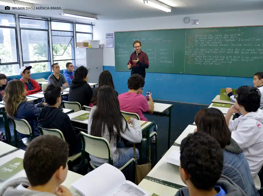 Alunos do Ensino Médio podem receber bolsa a partir de março