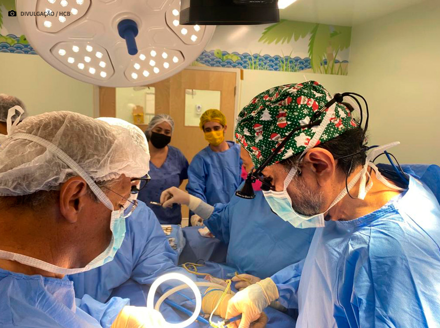 Excelência médica viabiliza cirurgia para tratamento de criança que nasceu com 4 rins