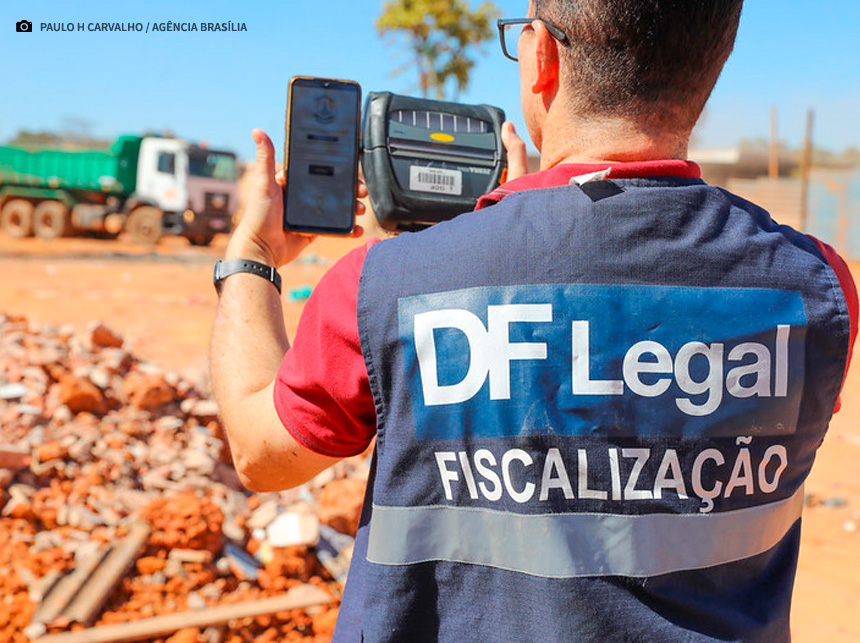 Auditores reforçam fiscalização de descarte de lixo em Varjão, Ceilândia e Brazlândia no combate a dengue