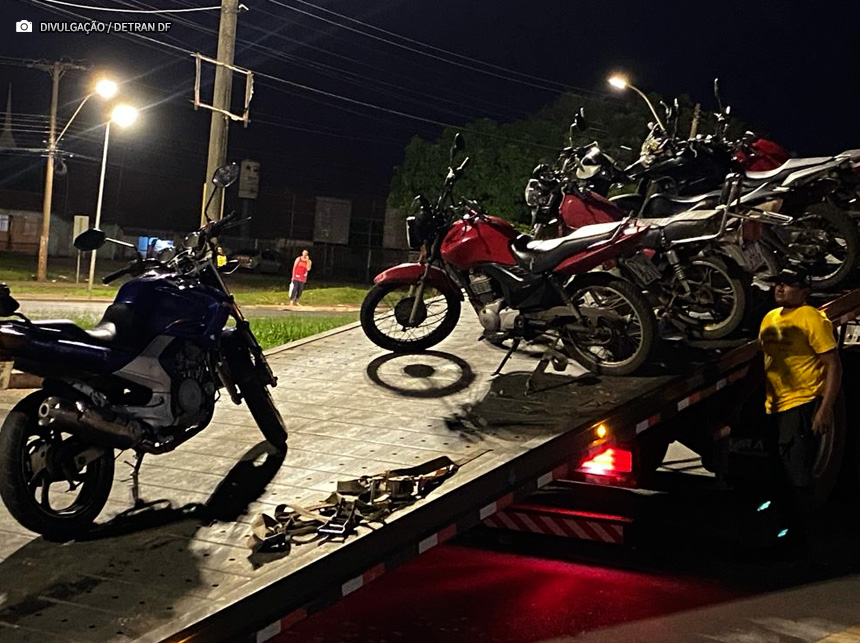 Operação Sossego fiscaliza motos com escapamento irregular em Taguatinga